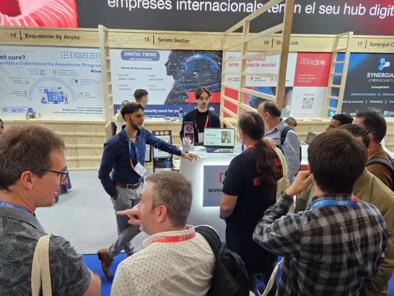 Equipo de Seven Sector en Feria de Ciberseguridad