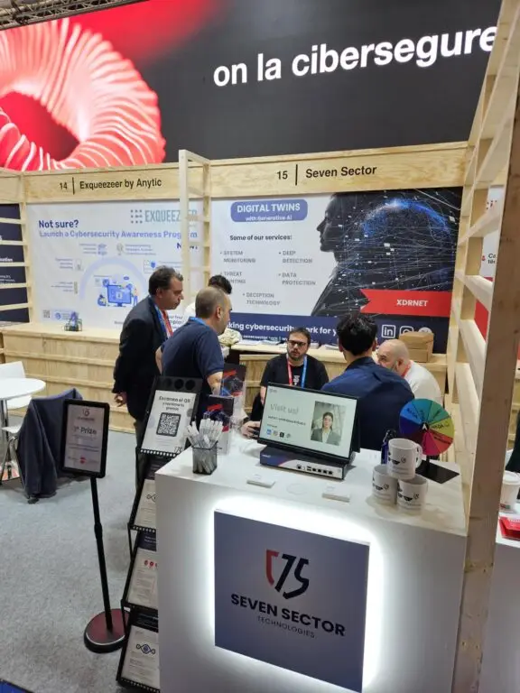 Equipo de Seven Sector en Feria de Ciberseguridad