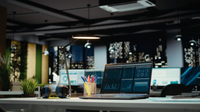 Ordenador empresa ciberseguridad red. Qué aprende una empresa al observar a un atacante