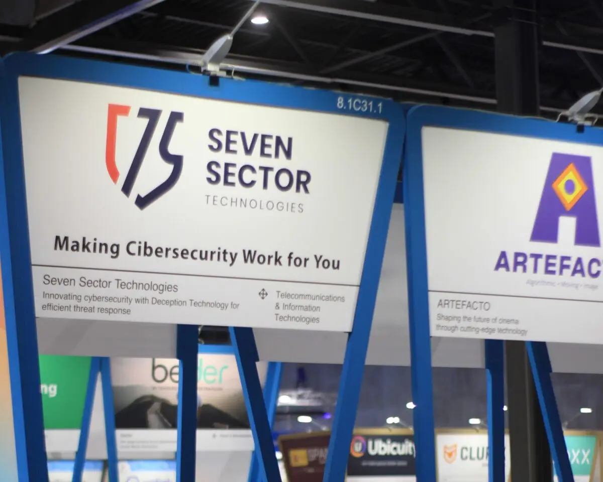 Equipo seven Sector en Feria, stand